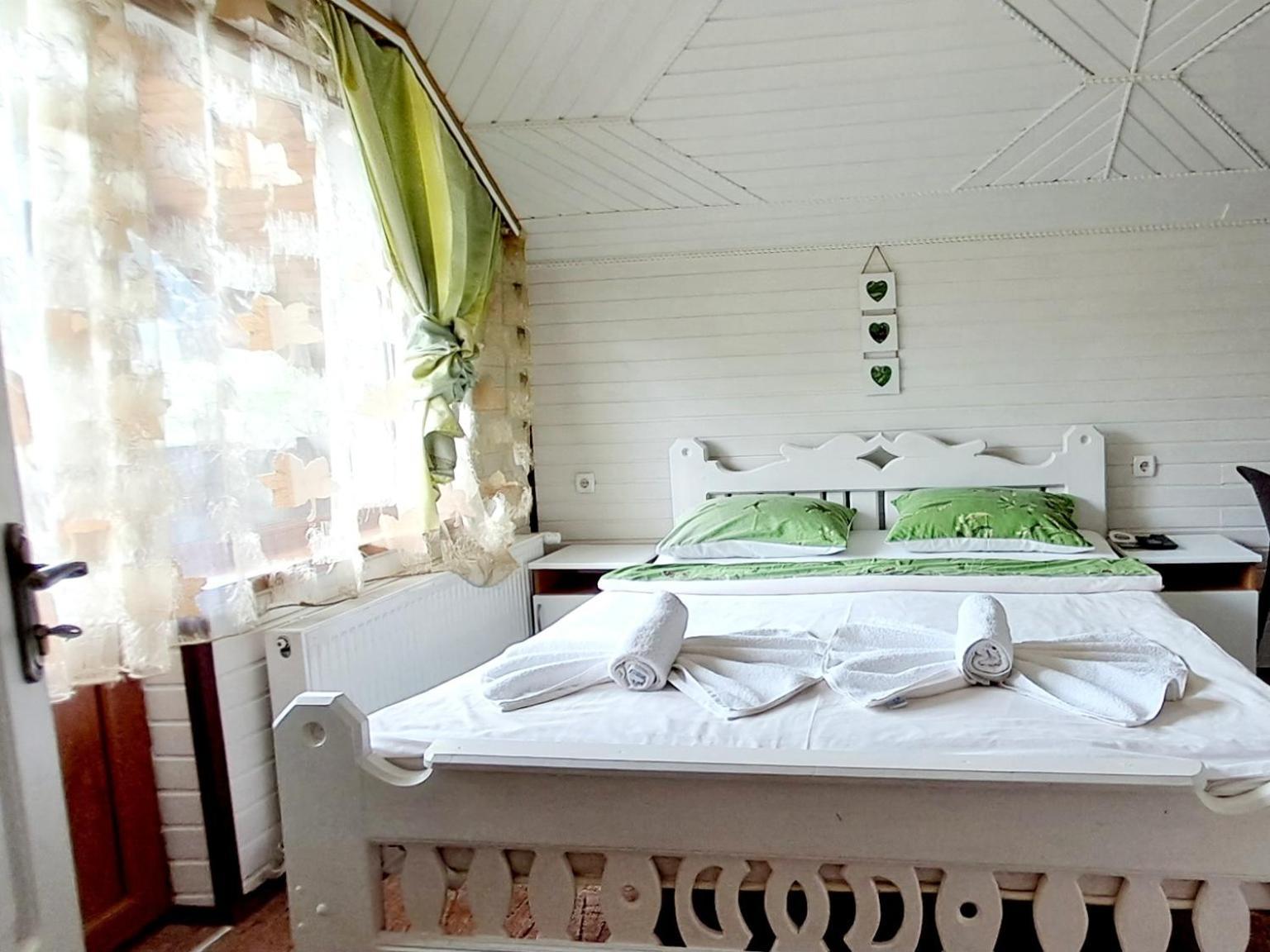 Girska Sonata Hotel & Apartments Mykuljtsjin Rom bilde