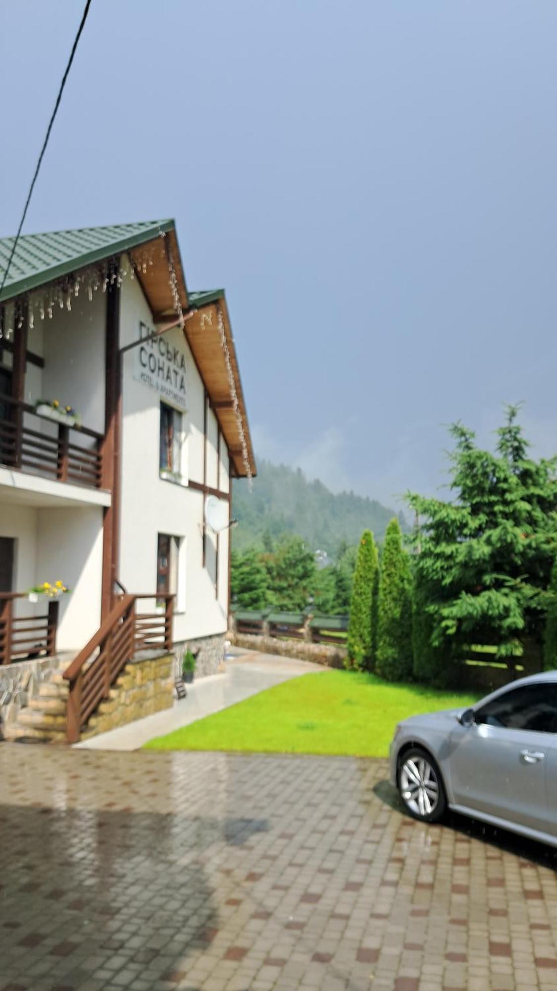 Girska Sonata Hotel & Apartments Mykuljtsjin Rom bilde